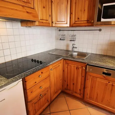 Neves - Agreable 2 Pieces Pour 5 Personnes Au Coeur Quartier Anime De La Station Mae-7528 Daire